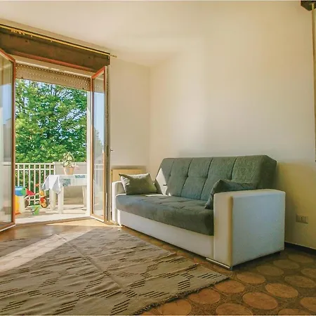 3 Bedroom Beautiful In Apartamento Rímini