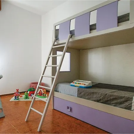 Appartamento 3 Bedroom Beautiful In Rimini